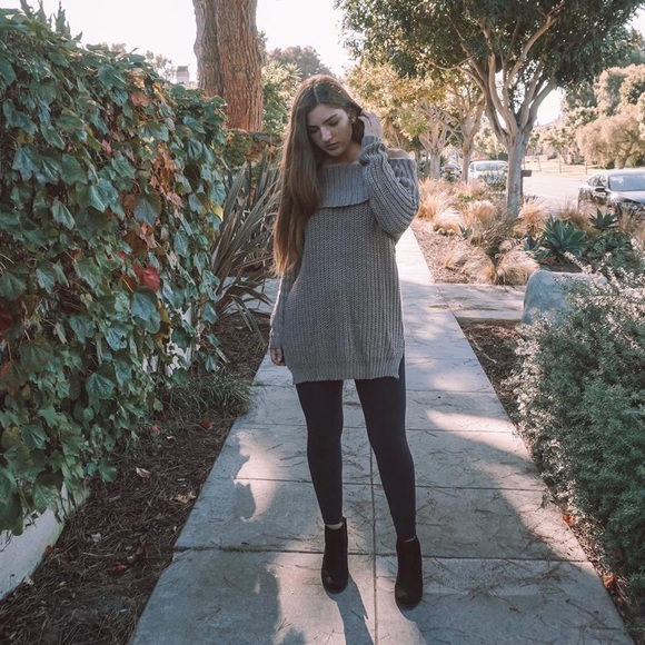 ♥️ Pretty Little Things Sweater - Picture 3 of 4